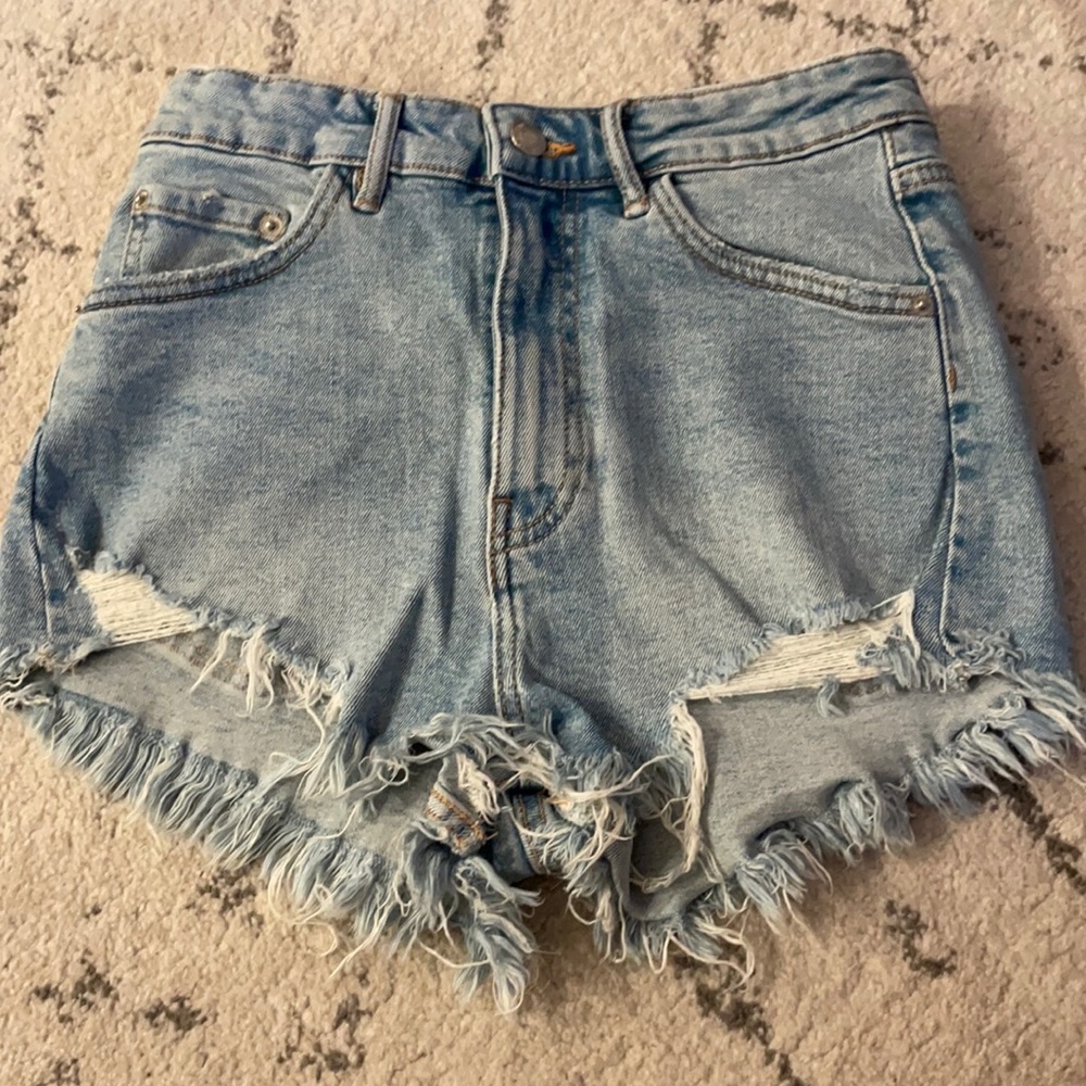 Hi Rise Frayed Denim Shorts!